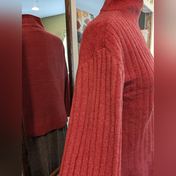 Women's sweater - Picture 7 of 13